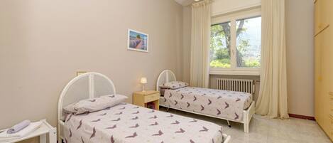 3 室のベッドルーム、アイロン / アイロン台、旅行用ベビーベッド、WiFi (無料)