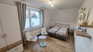 3 makuuhuonetta, vauvan matkasänky, ilmainen Wi-Fi, vuodevaatteet