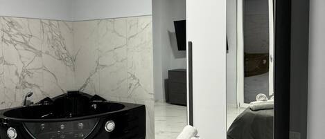 1 bedroom, iron/ironing board, WiFi