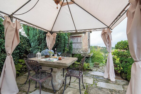 屋外ダイニングエリア