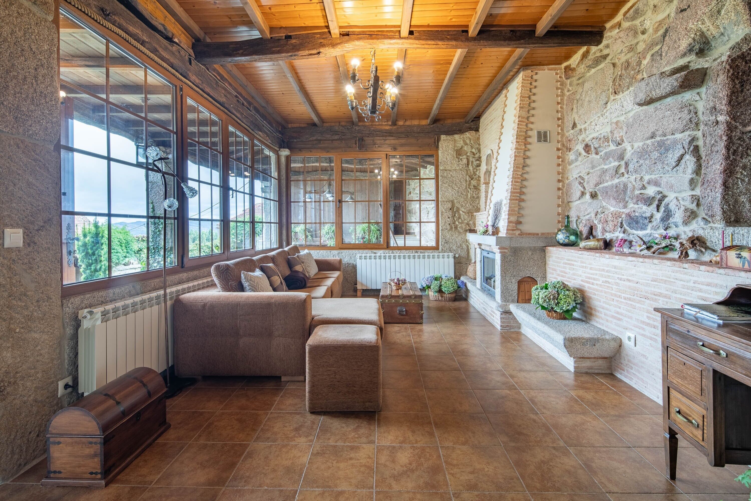 Télévision, cheminée