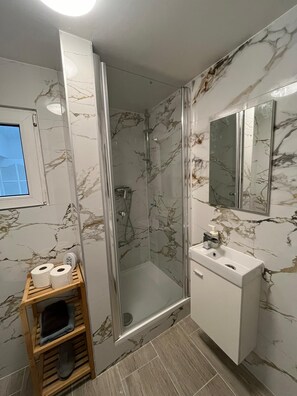 Hair dryer, towels, toilet paper - Studio Brussels city center (Bruxelles)