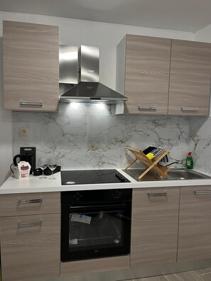Fridge, oven, stovetop, electric kettle - Studio Brussels city center (Bruxelles)