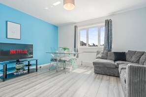 TV - Inviting Urban Apartment in Croydon (Greater London)