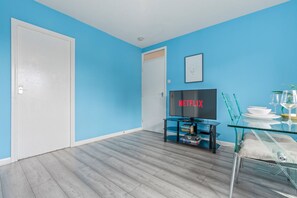 Interior - Inviting Urban Apartment in Croydon (Greater London)
