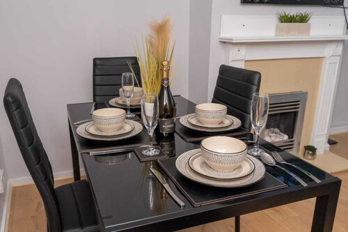 Comfy Home with Parking