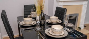 Comfy Home with Parking