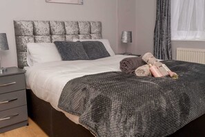 2 quartos, escrivaninha, ferros/tábuas de passar roupa, Wi-Fi