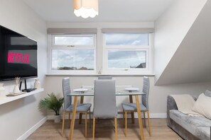 TV - Elegant Apartment in Coventry (West Midlands)