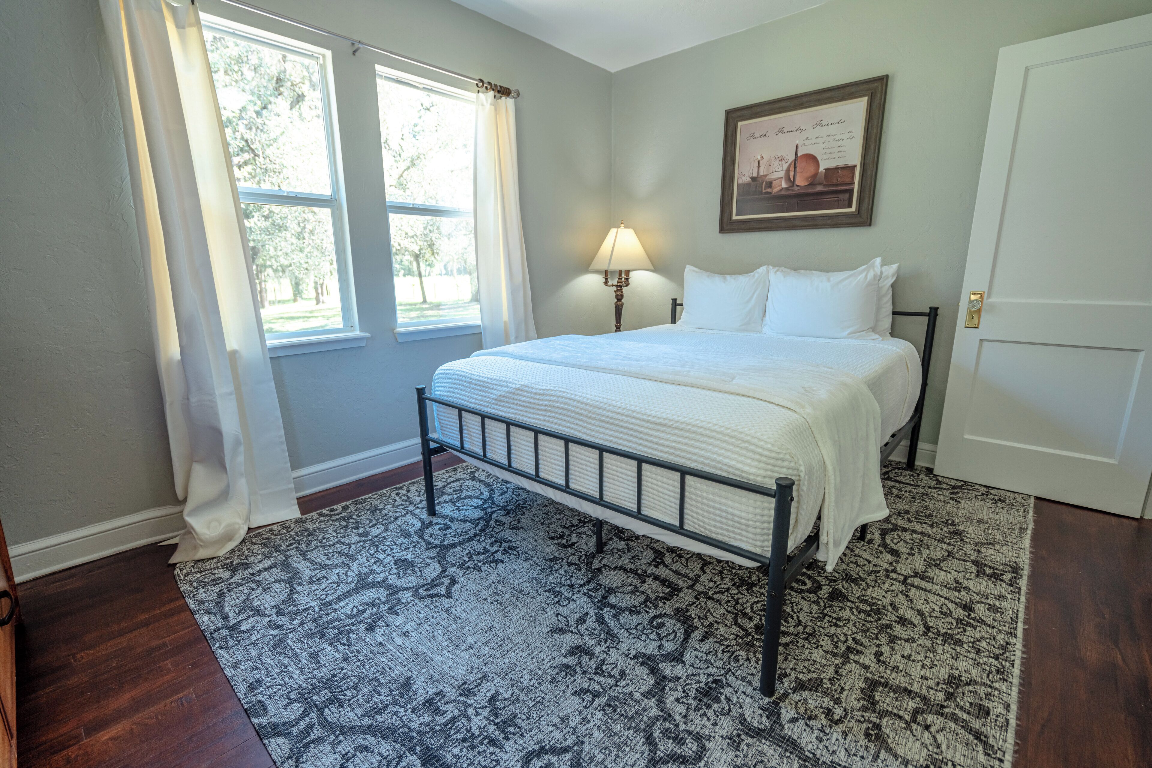 3 chambres, fer et planche à repasser, Wi-Fi, draps fournis