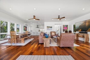 Smart TV - NEW LISTING, The Queens Bluff 3 bedroom, AC, Ocean View! (Princeville)