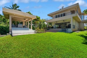 Exterior - NEW LISTING, The Queens Bluff 3 bedroom, AC, Ocean View! (Princeville)