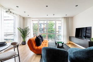 Basic Apartment | Living area | TV