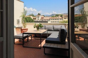 Interior - Palazzo Lungarno Luxurious 4-Bedroom Penthouse with Terrace in Central Florence (Firenze)