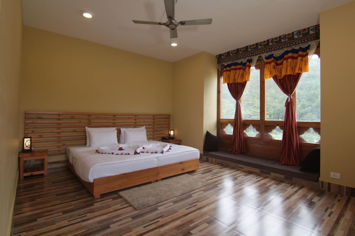 Deluxe Twin Room, Balcony, River View | Desk, free WiFi
