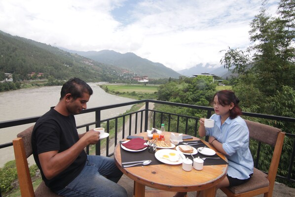 Daily continental breakfast (USD 8 per person)