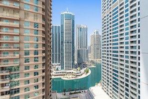 Exterior - Elegant 1BR APT with Gym, Pool and other amenities (Dubai)