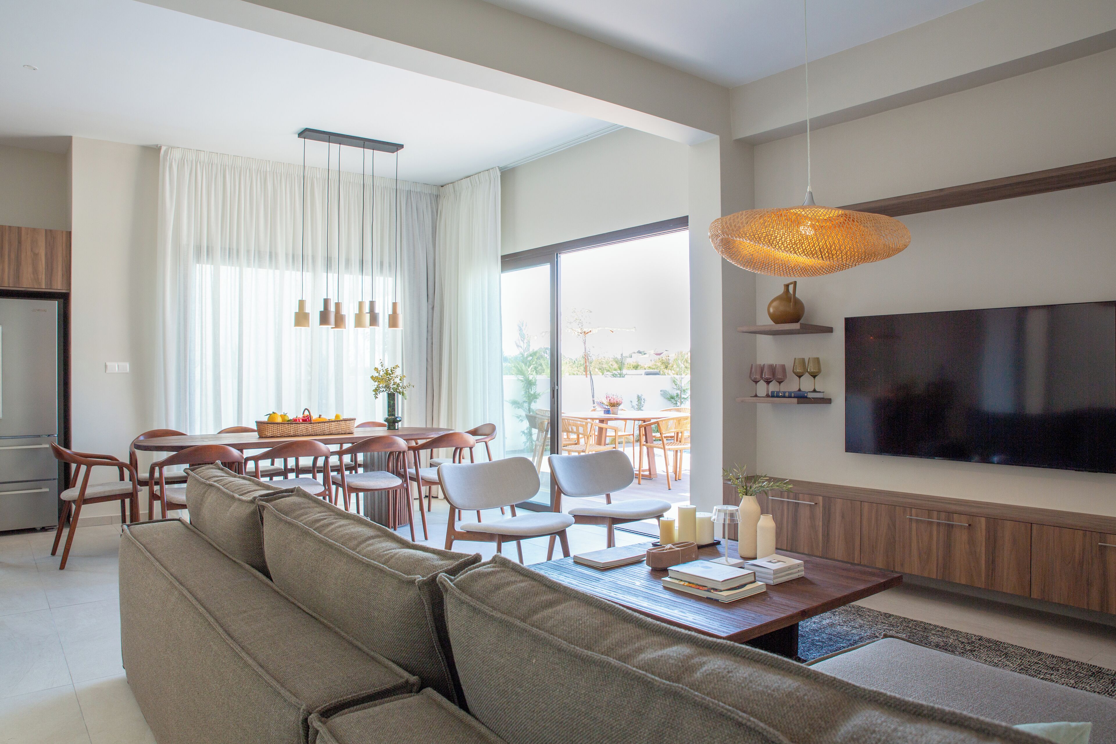 Een 46-inch smart-tv met kabelzenders