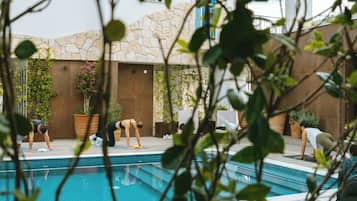 Exercise/lap pool