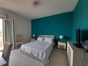 3 slaapkamers, een strijkplank/strijkijzer, beddengoed