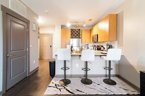 Mikrowelle, Ofen, Herdplatte, Geschirrspüler