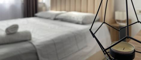 1 slaapkamer, een bureau, een strijkplank/strijkijzer, wifi