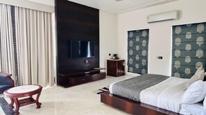 Quarto casal superior, vista para o jardim | Quartos à prova de som