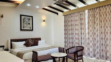 Quarto casal superior, vista para o jardim | Quartos à prova de som