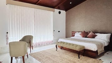 Quarto casal superior, vista para o jardim | Quartos à prova de som