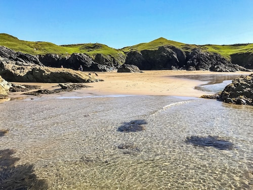 4 bedroom accommodation in Tudweiliog