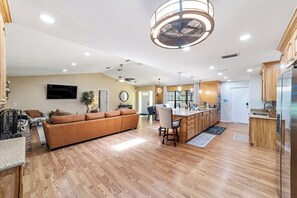 Smart TV, video games, table tennis - Charming 3-bedroom 5 min from WEC (Ocala)