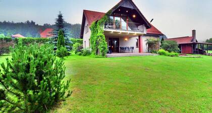Großes, komfortables Ferienhaus mit Garten