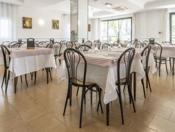 Daily buffet breakfast (EUR 5 per person)