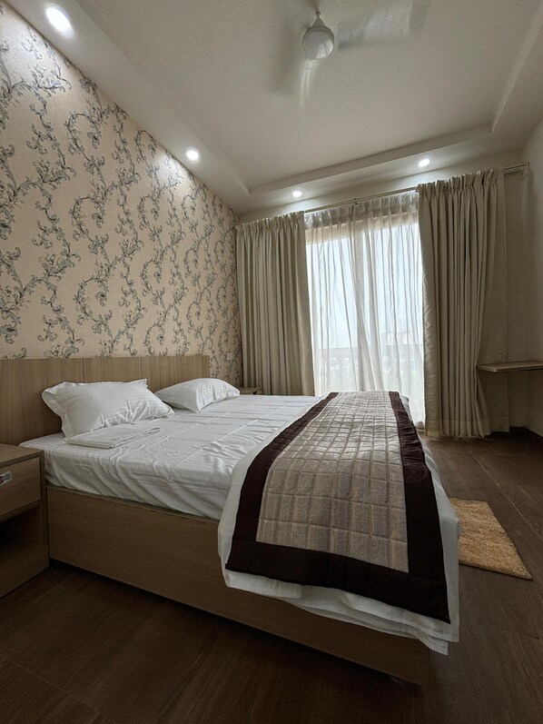 9 bedrooms, WiFi, bed sheets