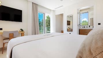 5 Schlafzimmer, Zimmersafe, Schreibtisch, Bügeleisen/Bügelbrett