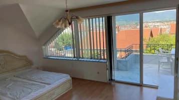 5 bedrooms, WiFi, bed sheets