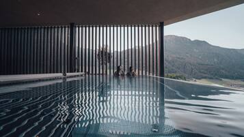 Innenpool, beheizter Pool