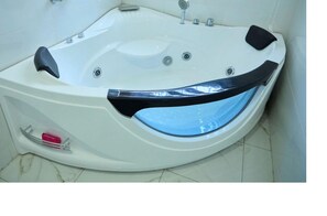 Dusche, umweltfreundliche Kosmetikartikel, Haartrockner, Handtücher