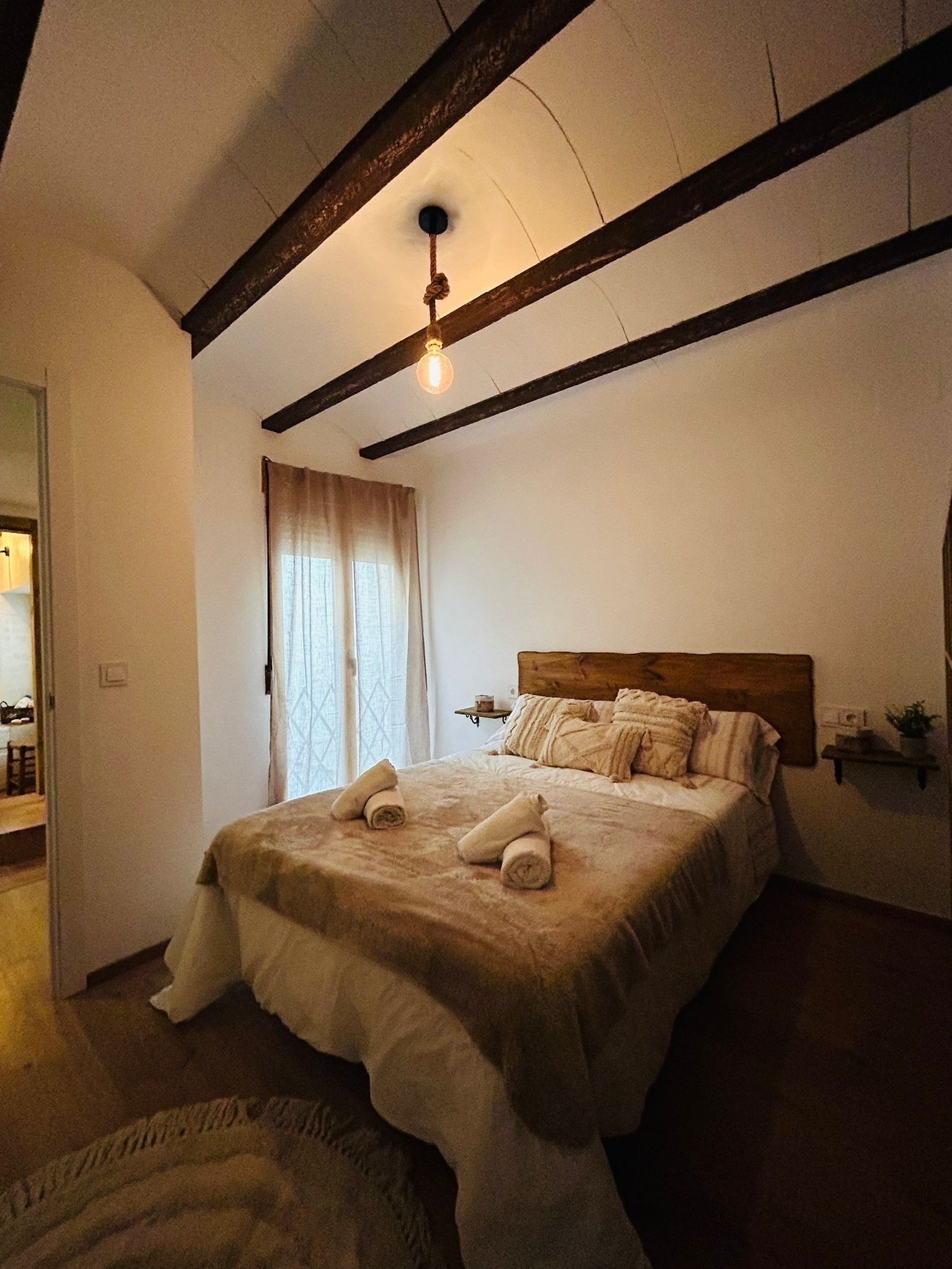 3 chambres, fer et planche à repasser, Wi-Fi, draps fournis