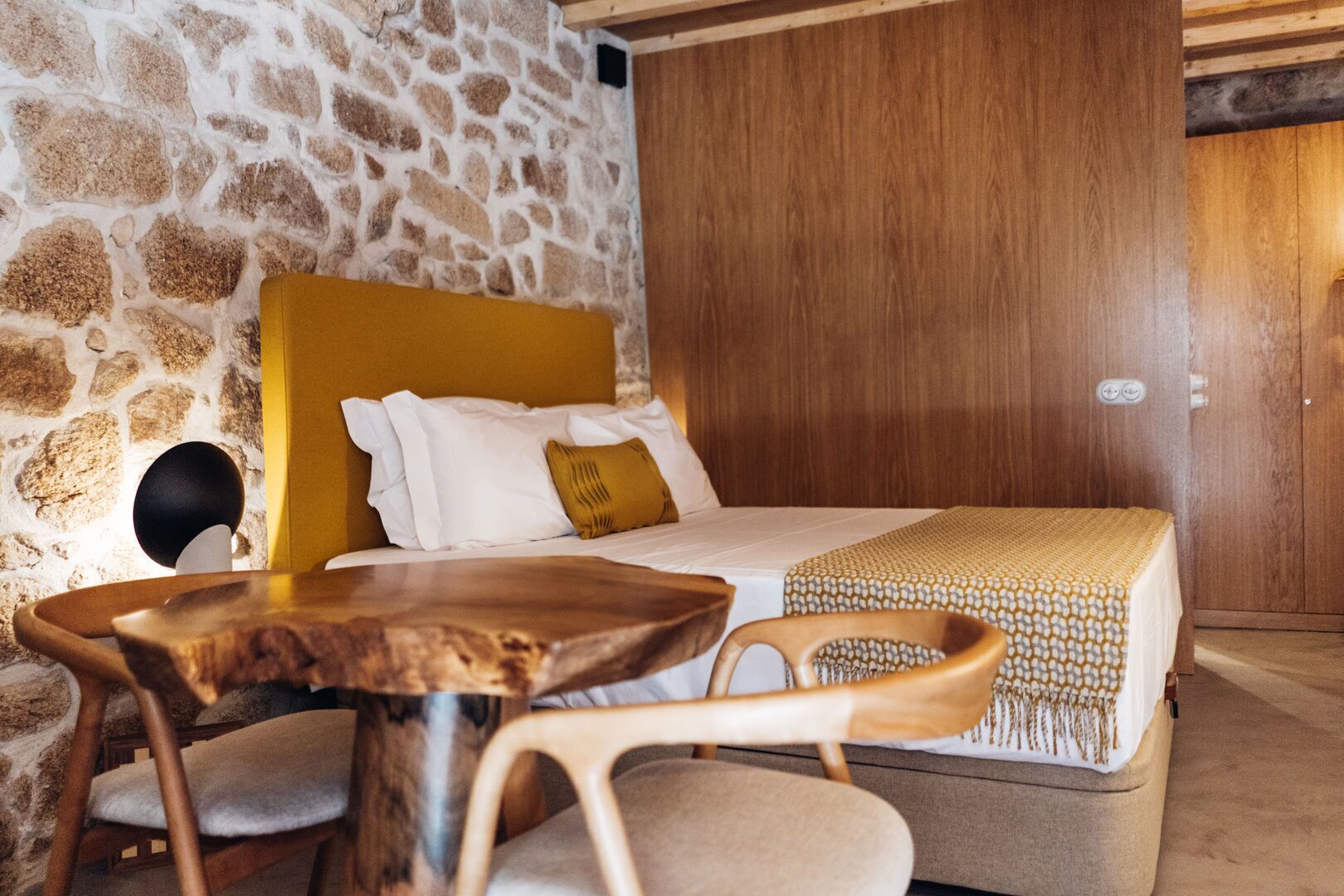 1 chambre, fer et planche à repasser, accès Internet