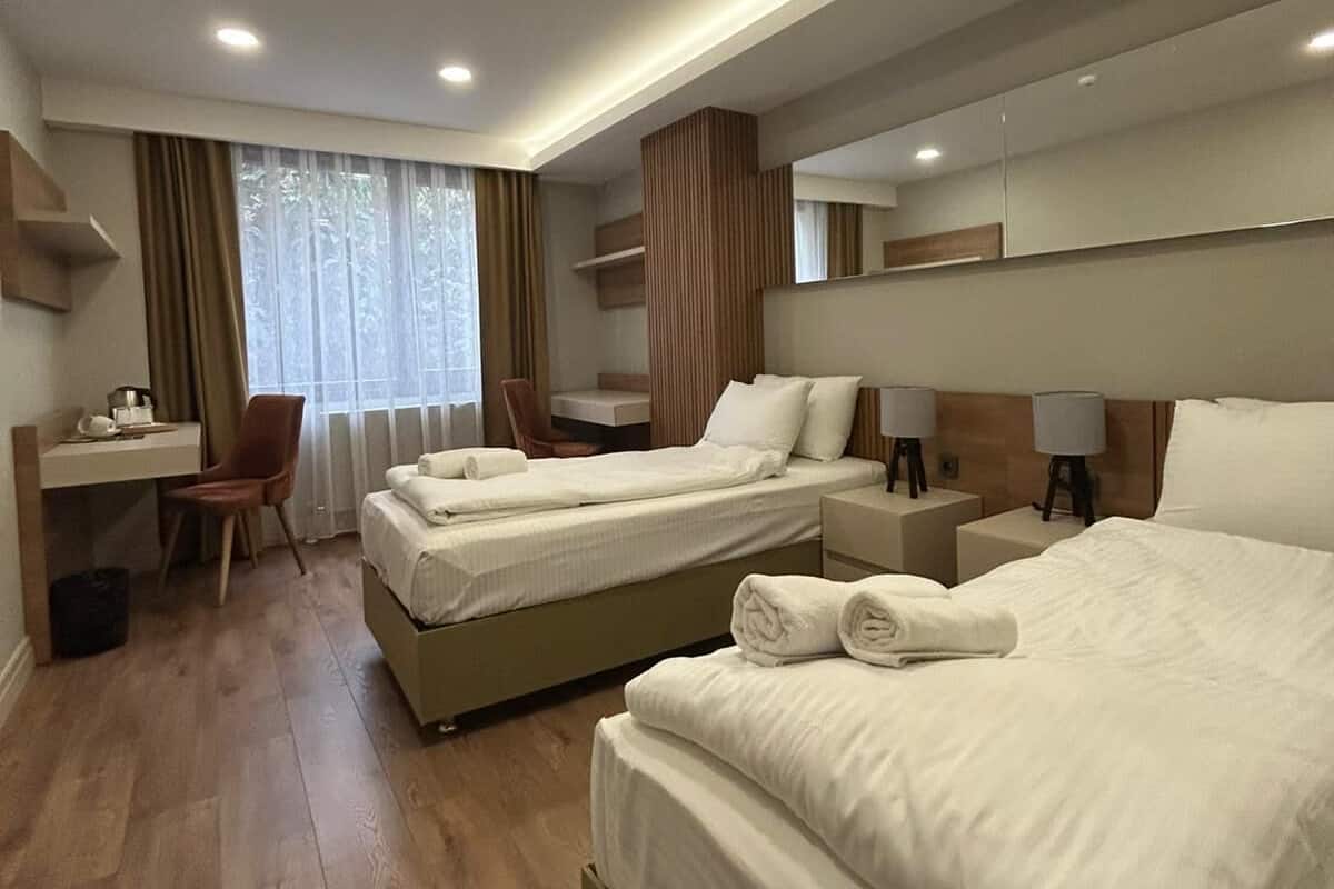 Bureau, espace de travail pour ordinateur portable, Wi-Fi gratuit