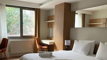 Family Triple Room | Laptop workspace, free WiFi, bed sheets