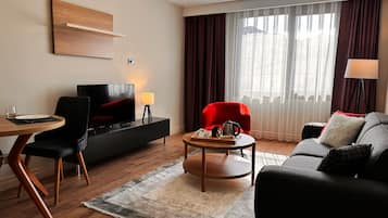 Desk, laptop workspace, free WiFi, bed sheets