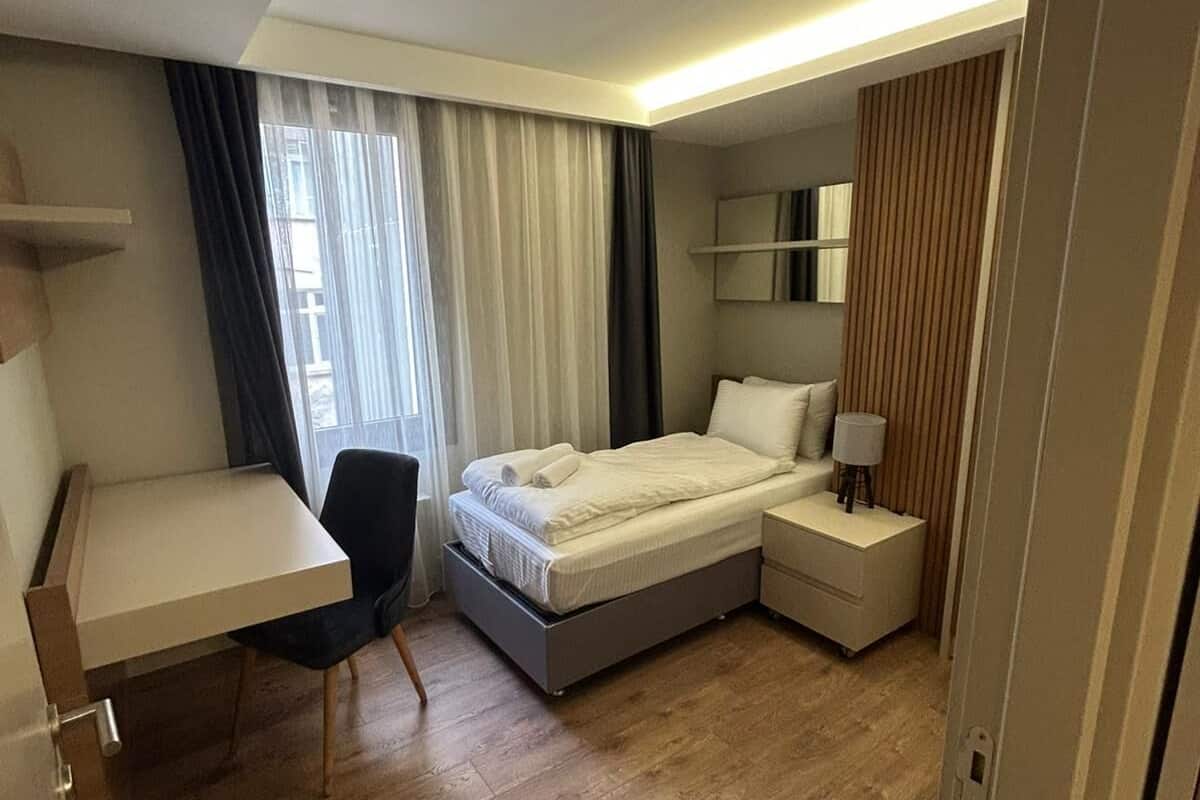 Deluxe Suite, Women only | Desk, laptop workspace, free WiFi, bed sheets