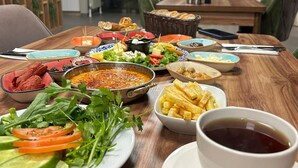朝食 (郷土料理)、毎日提供 (有料)