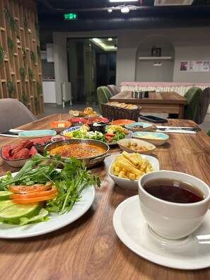 Lokale morgenmadsretter hver dag (10 EUR pr. person)