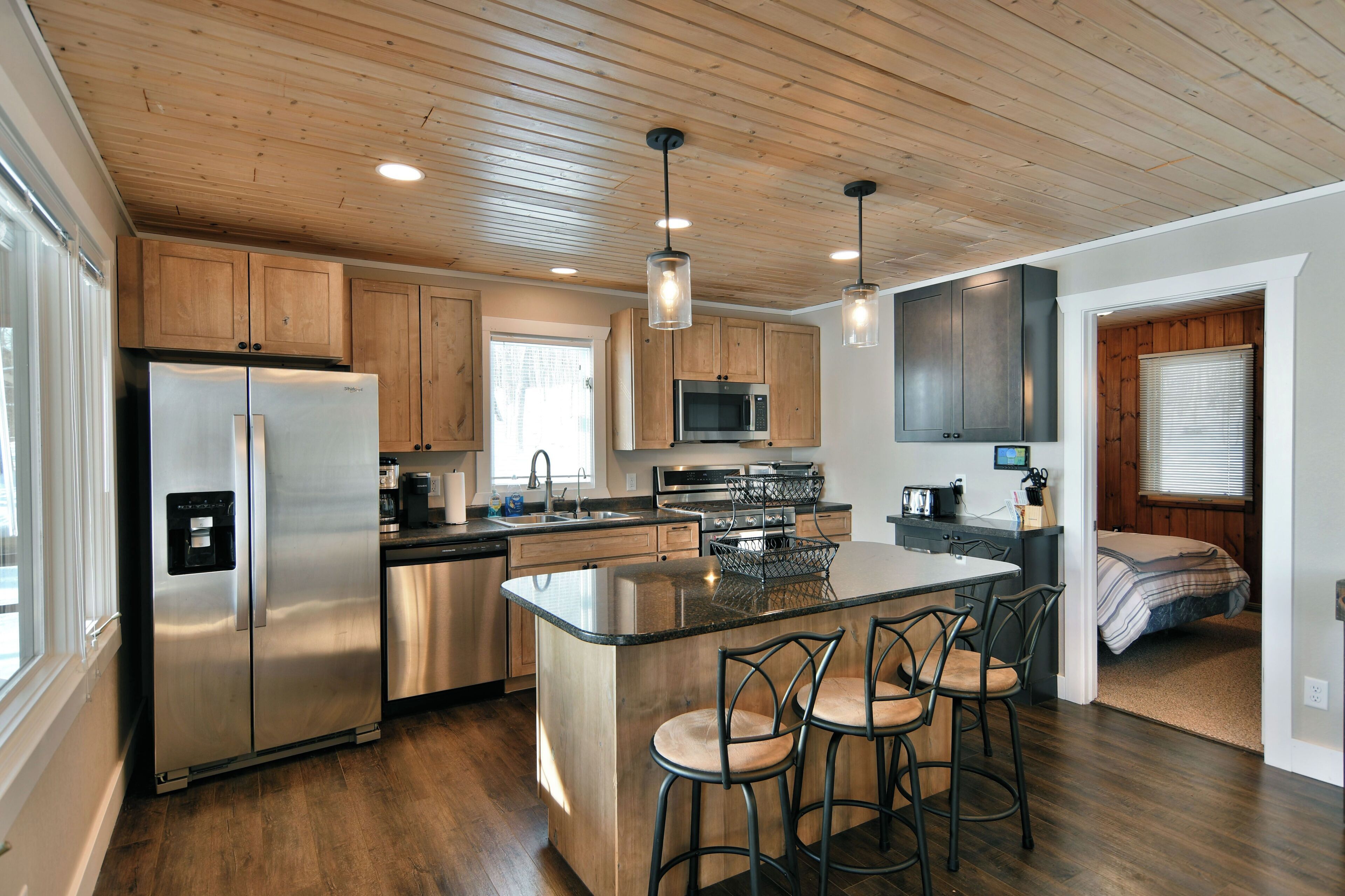 Casa, varias camas, hidromasaje (Spruce Haven) | Cocina privada | Refrigerador, microondas, horno y parrilla de estufa 