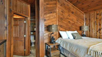 House, Multiple Beds, Jetted Tub (Spruce Haven) | 3 bedrooms, individually decorated, individually furnished, desk