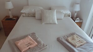 1 bedroom, desk, iron/ironing board, free WiFi - Modern Lux Apt by Acropolis I Private Parking, Gym, Balcony, Metro 1-min Walk (Athina)