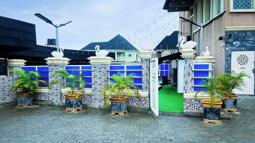 Mo-House Hotels and Events Centre